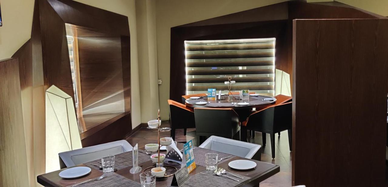 Cocoon Luxury Business Hotel Дханбад Экстерьер фото