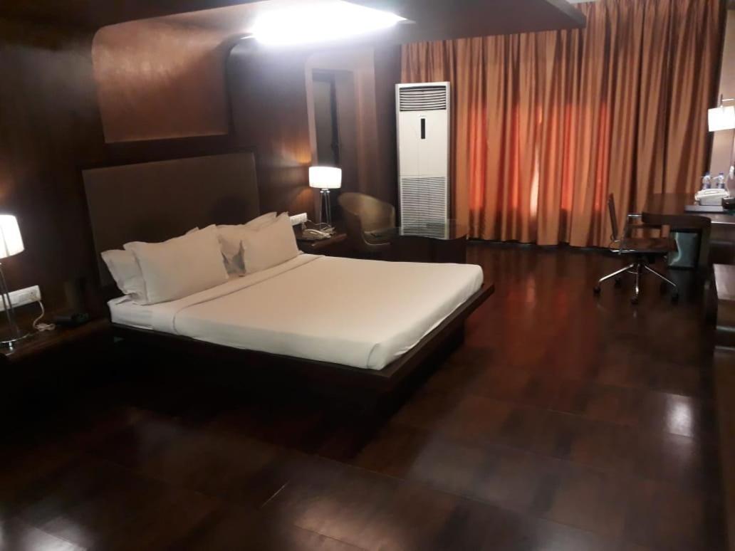Cocoon Luxury Business Hotel Дханбад Экстерьер фото